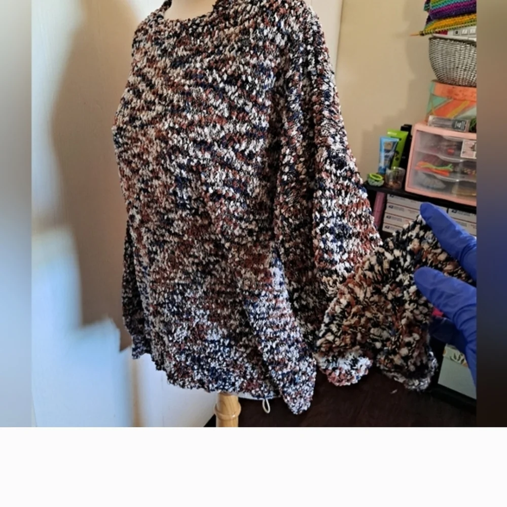 Sweaters. - Picture 2 of 4